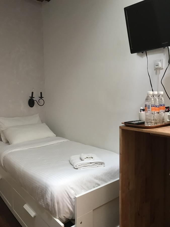 Lima.tujoh Guest house